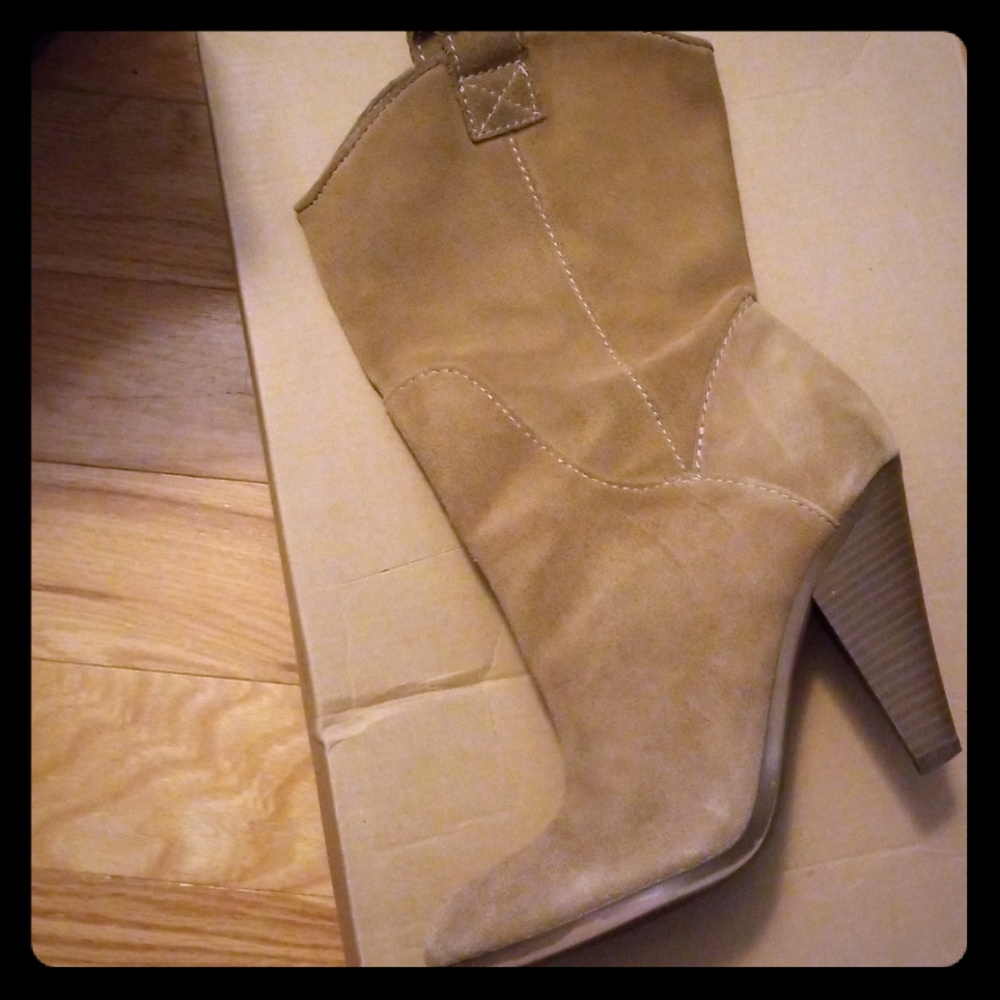 American Eagle cowgirl boots